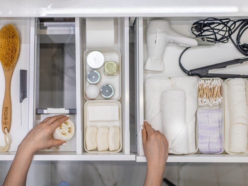 Drawer separators to organize bathroom items:  towels, haircare and cosmetic products. Drawer separators to organize bathroom items:  towels, haircare and cosmetic products.