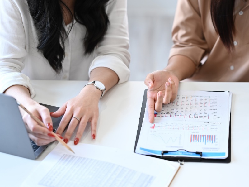 Two women monitoring the progress of goals. Two women monitoring the progress of goals.